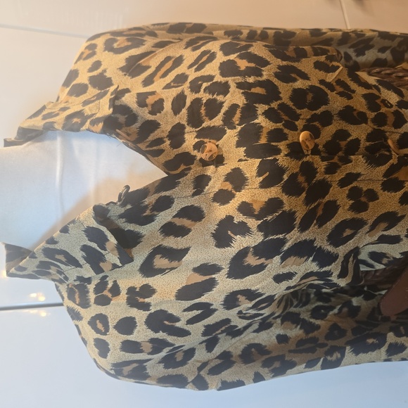 VTG 100% Silk Leopard Print Long Sleeve Button Down Blouse Brown Medium - Picture 2 of 11